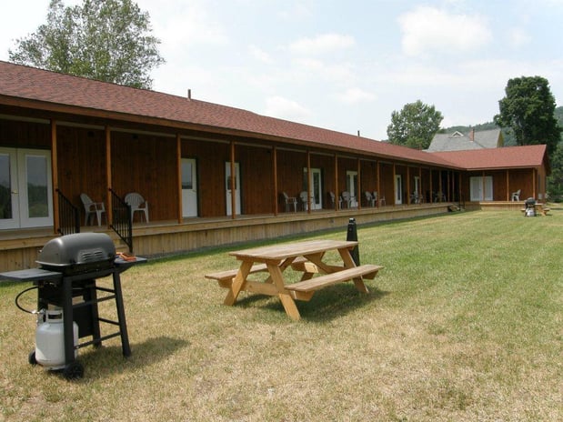 Images Redwood Inn & Suites