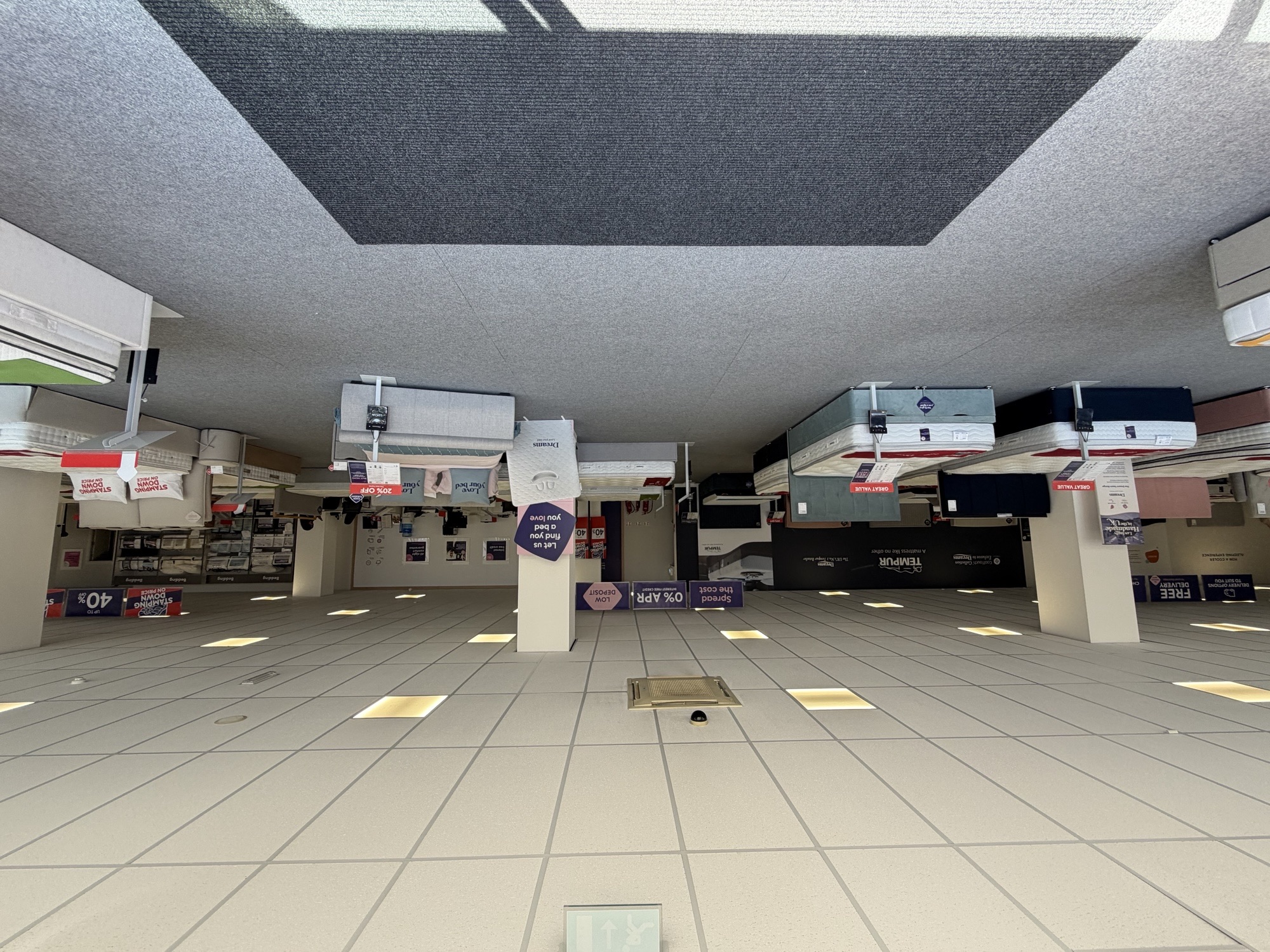 Showroom - Fully air-conditioned store
