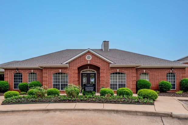 Images Champion Lake Apartment Homes