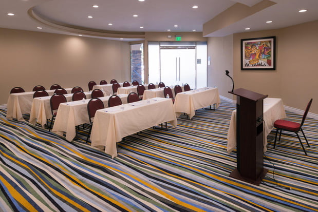 Images Holiday Inn Express & Suites Pasadena - Los Angeles by IHG