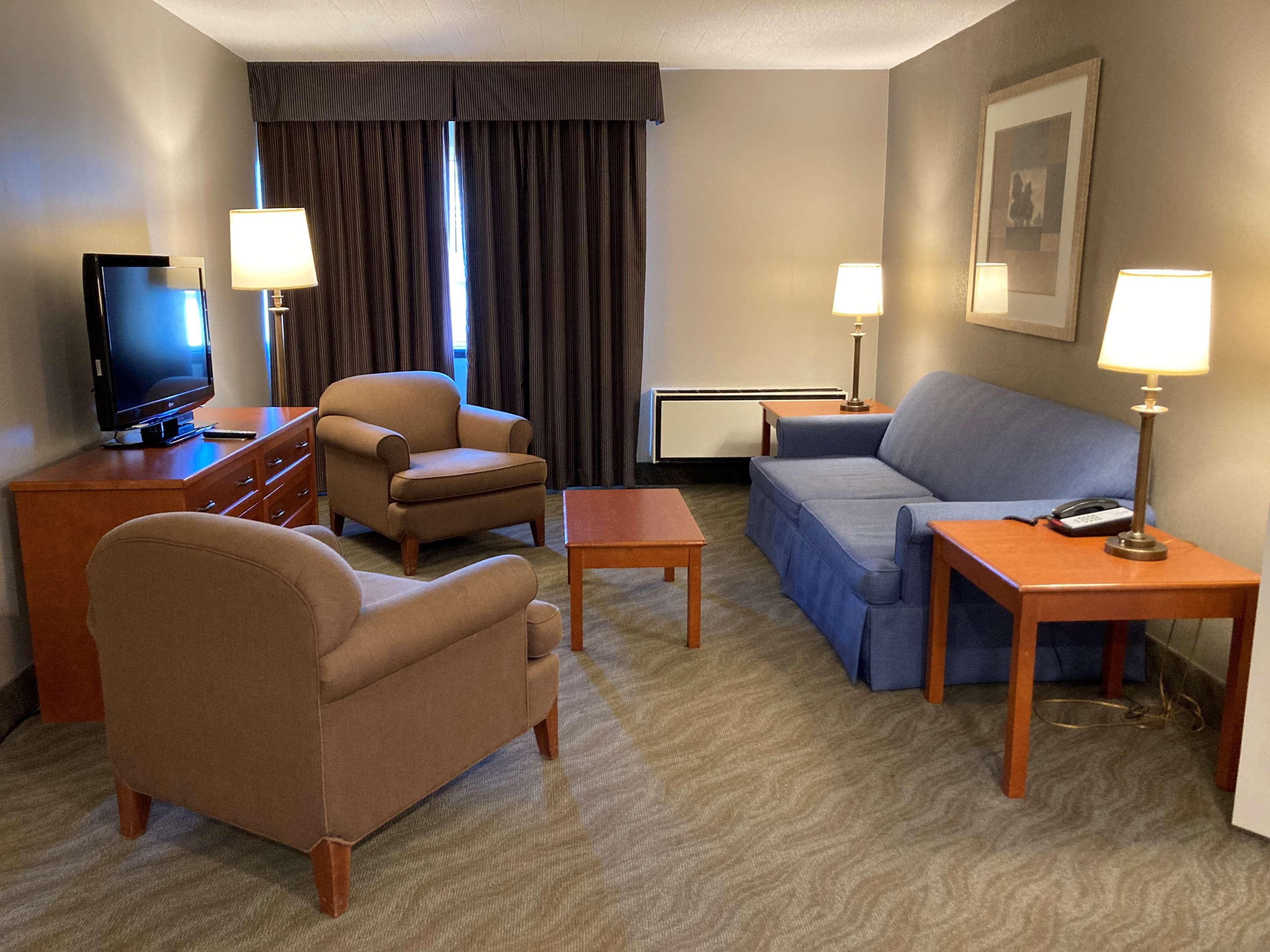 Suite Living Room Best Western North Bay Hotel & Conference Centre North Bay (705)474-5800