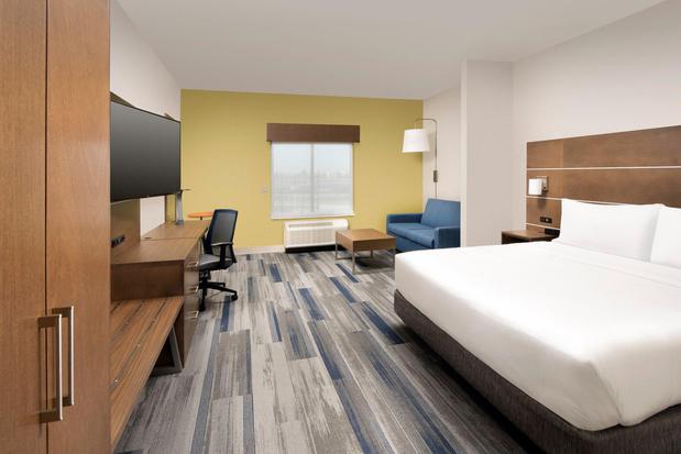 Images Holiday Inn Express & Suites San Antonio North - Windcrest by IHG