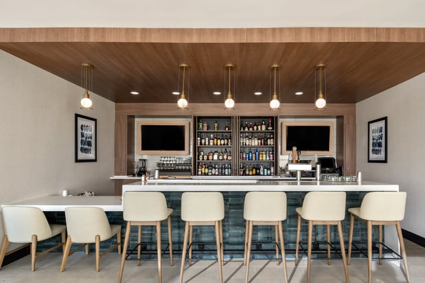 Images Holiday Inn Ontario by IHG