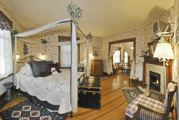 Images Holden House 1902 Bed & Breakfast Inn
