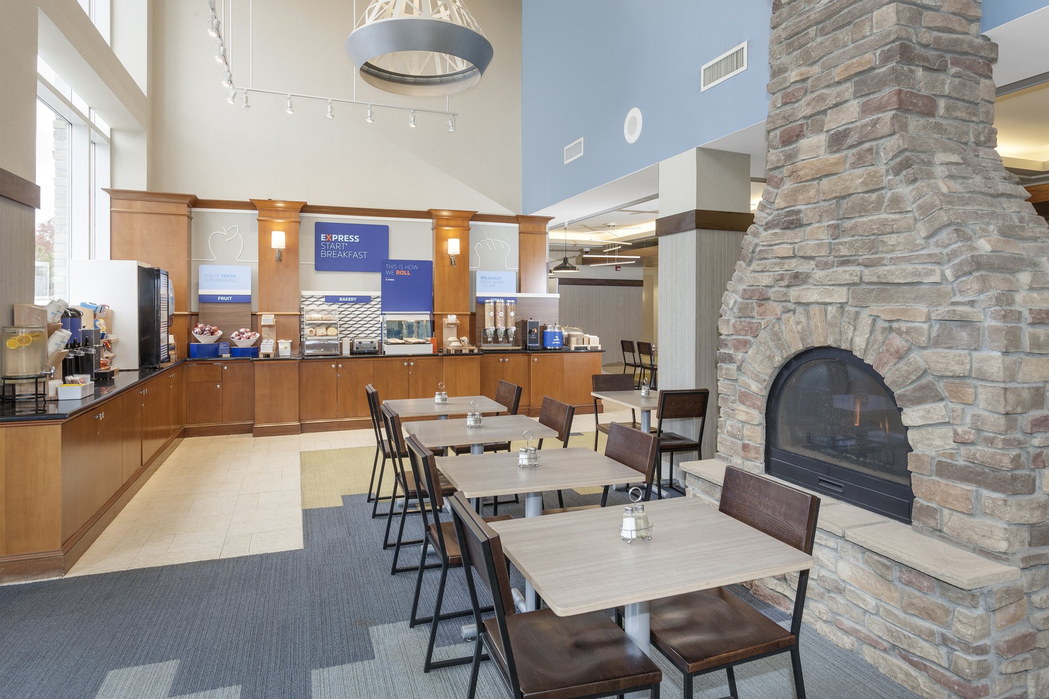 Holiday Inn Express & Suites Riverhead - Long Island by IHG Image