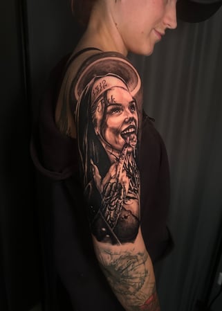 Bilder Bloody Dogs Tattoo & Piercing Inh. Robert Pongrácz