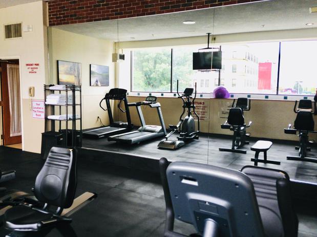 Images Holiday Inn & Suites Pittsfield-Berkshires by IHG