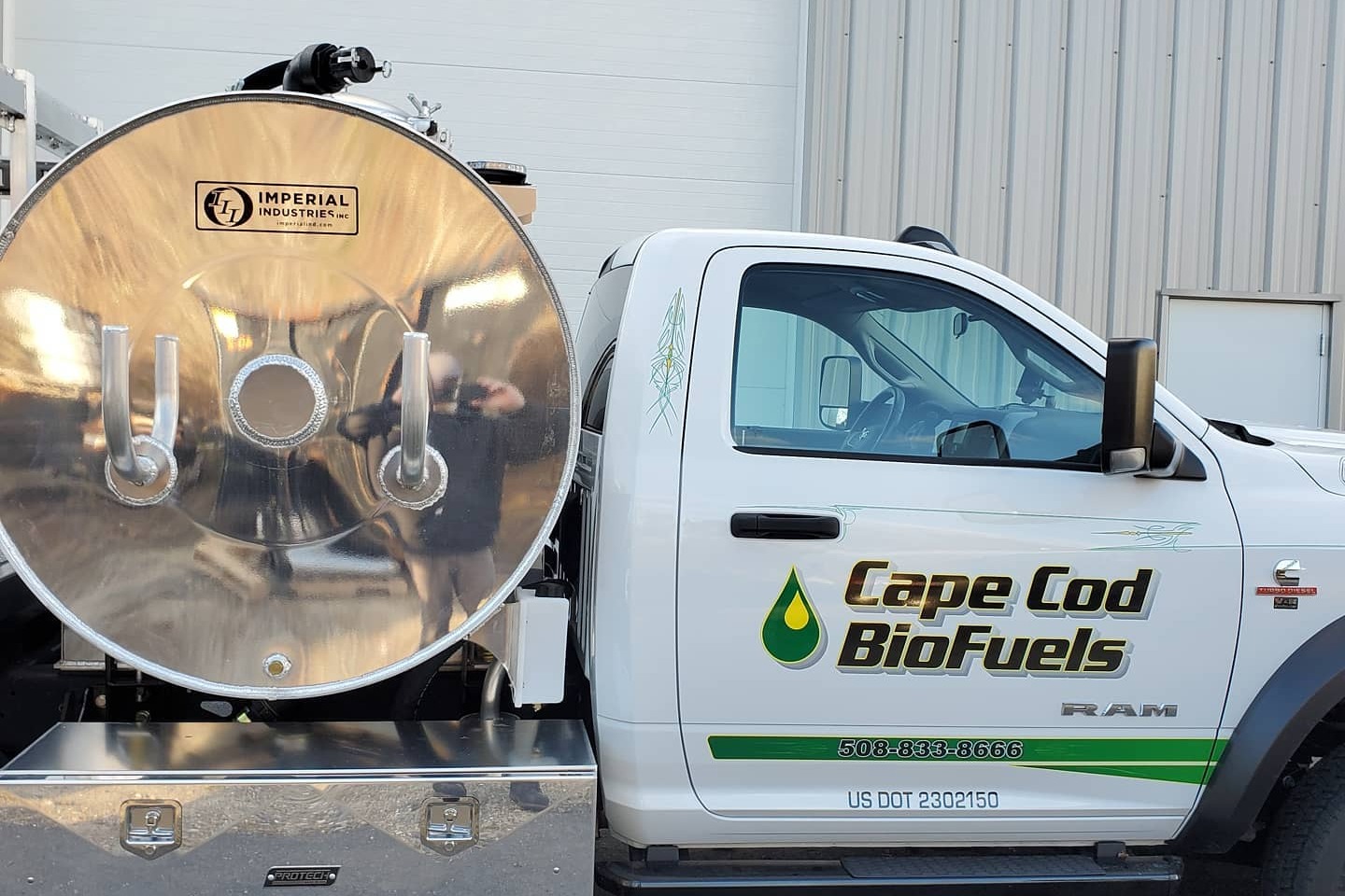 After the cooking oil we supply is used, we come back to collect it and turn it into pristine, high-performance biodiesel.