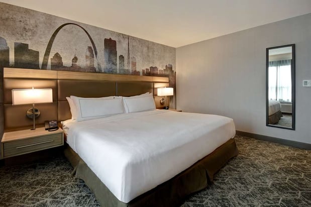 Images DoubleTree by Hilton St. Louis Airport