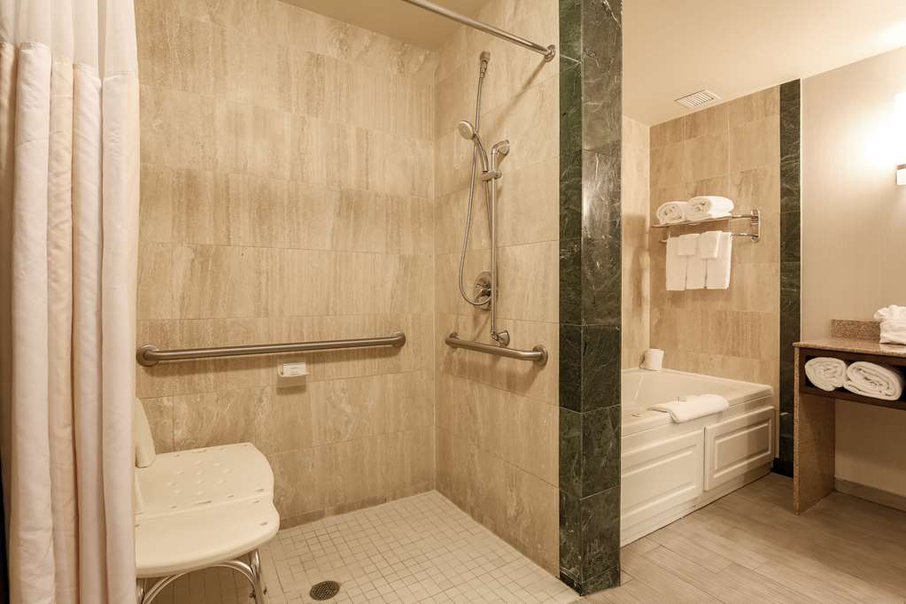 Guest room bath