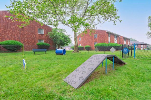 Images King's Court Manor Apartment Homes