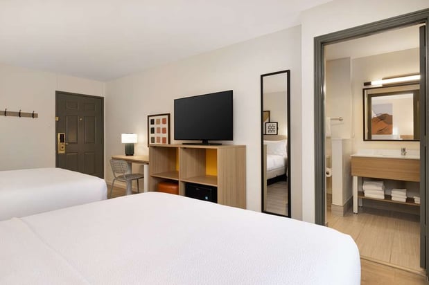 Images Spark by Hilton Rock Springs