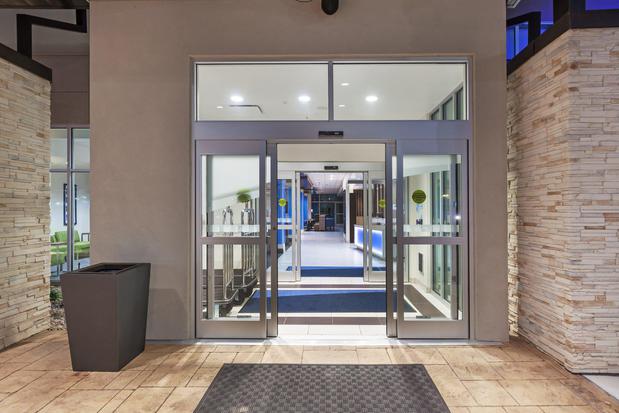 Images Holiday Inn Express & Suites Tulsa South - Woodland Hills by IHG