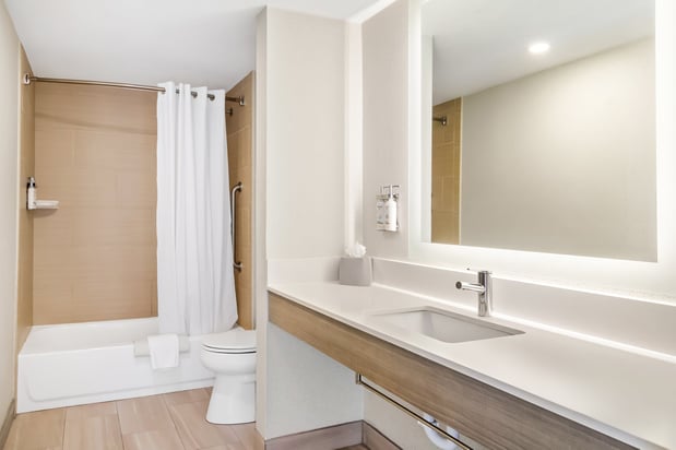 Images Holiday Inn Express & Suites Jacksonville SE- Med Ctr Area by IHG