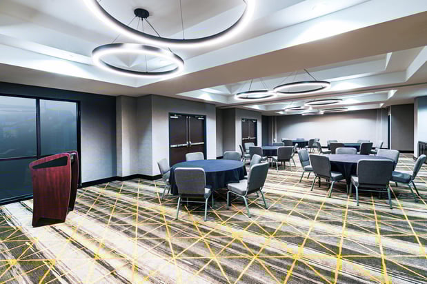 Images Holiday Inn & Suites Tulsa South by IHG