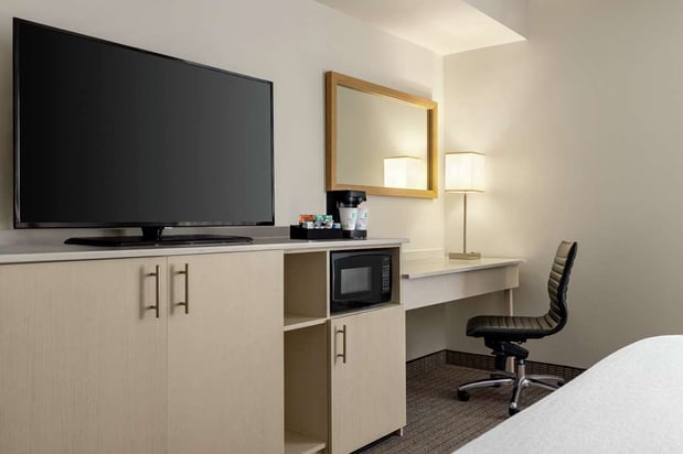 Images Embassy Suites by Hilton Denver International Airport