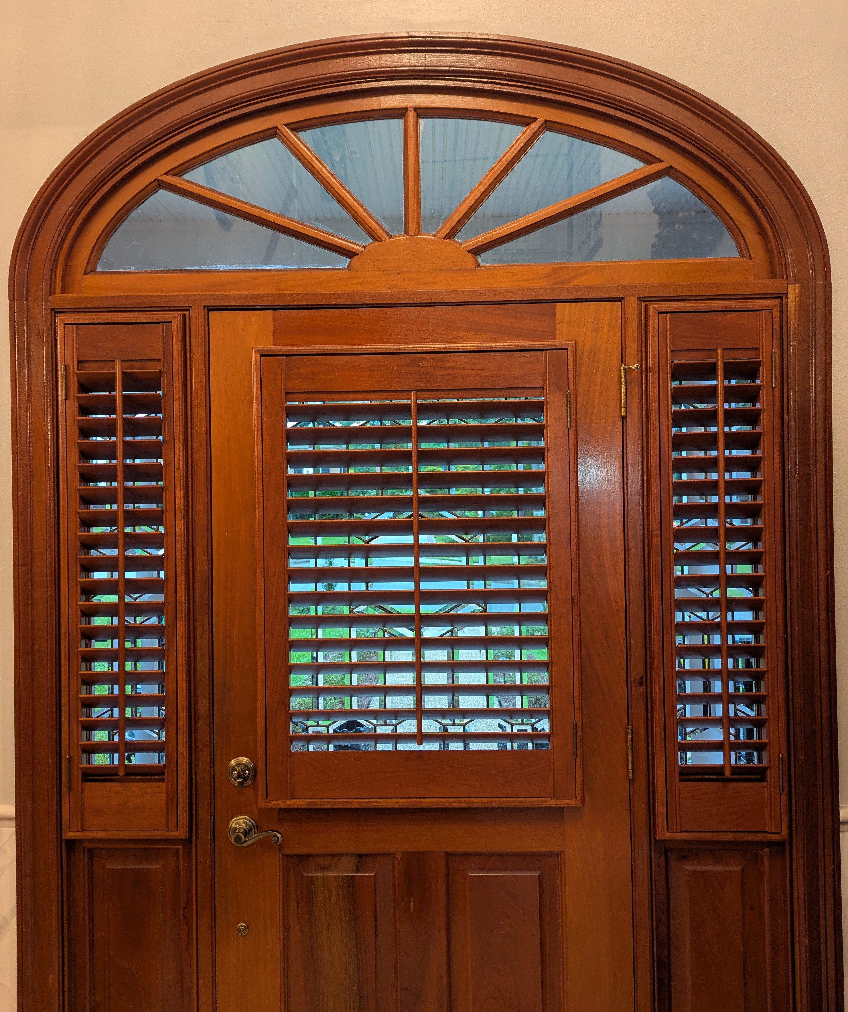 Real wood craftsmanship and a custom fit make these stained plantation shutters a natural complement to this Mobile home’s stained door. For homeowners looking for wood shutters in Mobile or the surrounding area, our design experts bring the expertise right to your home.