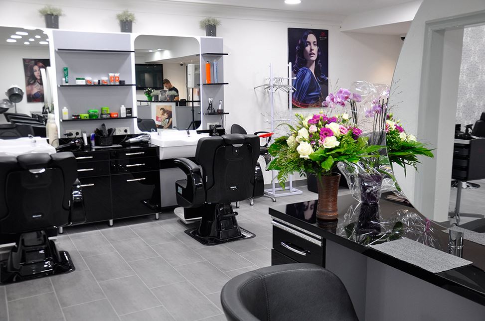 Haar Paradies, Haselnußweg 17 in Köln