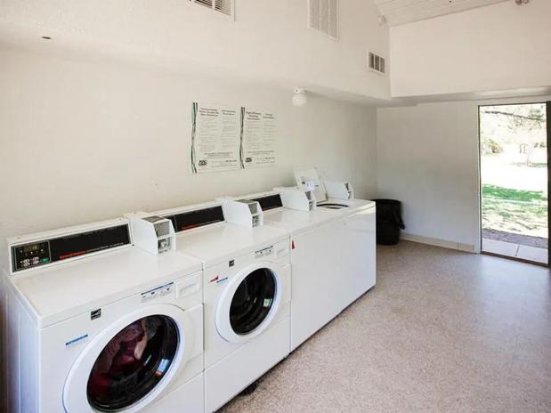 Images Meadow Lark Apartments