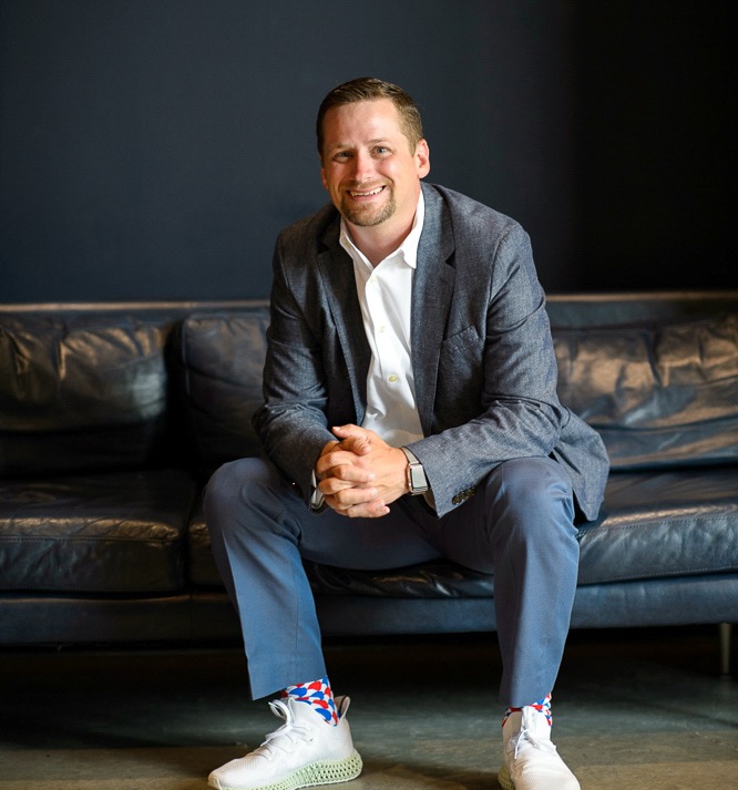 Digital Marketing Expert - Alex Rasmussen. Founder and CEO of Neon Canvas.