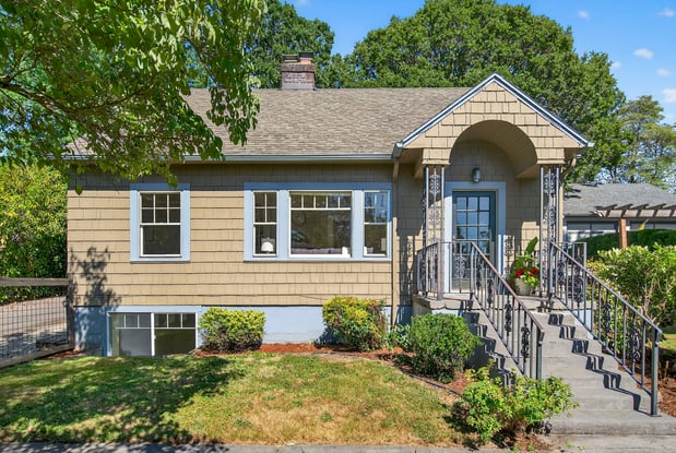 Images Amy Romberg, Realtor Windermere Real Estate