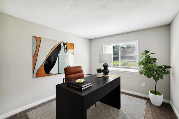 Images Lakecrest Apartments