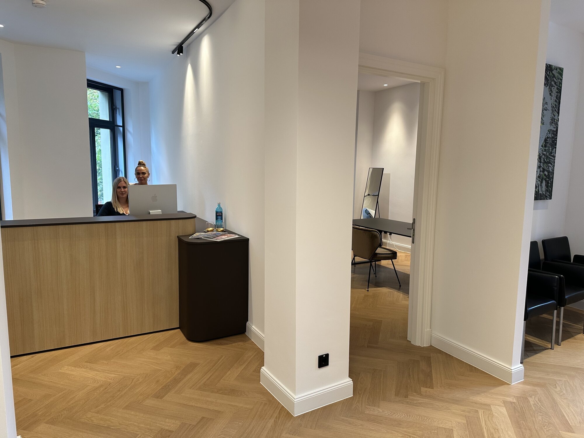 Bilder Dr. Nichlos - Plastische Chirurgie Frankfurt