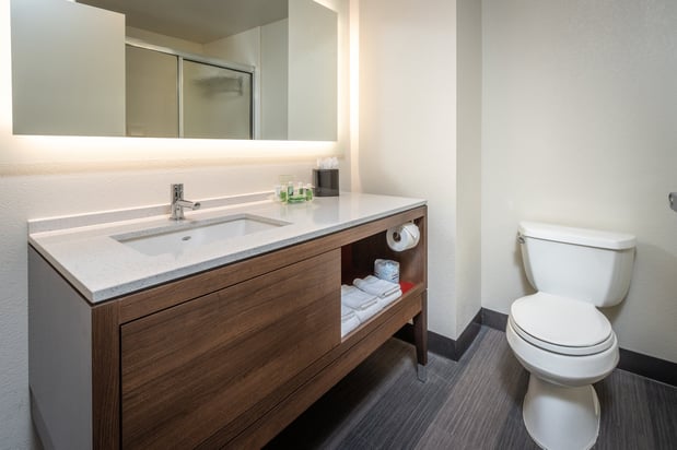 Images Holiday Inn & Suites Memphis - Wolfchase Galleria by IHG