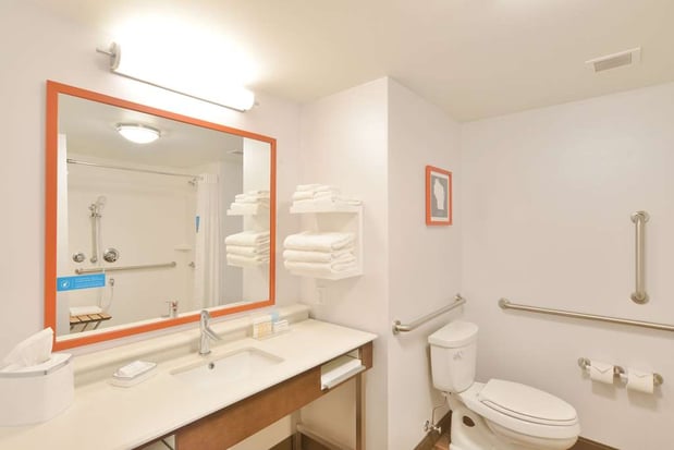 Images Hampton Inn & Suites Menomonie-UW Stout