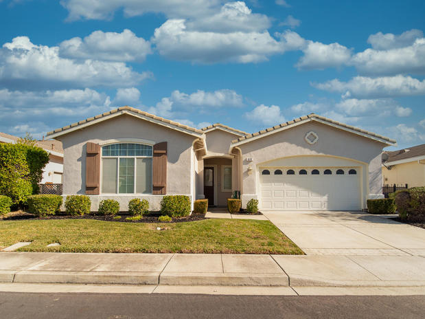 Images Amber Hom Realm Real Estate