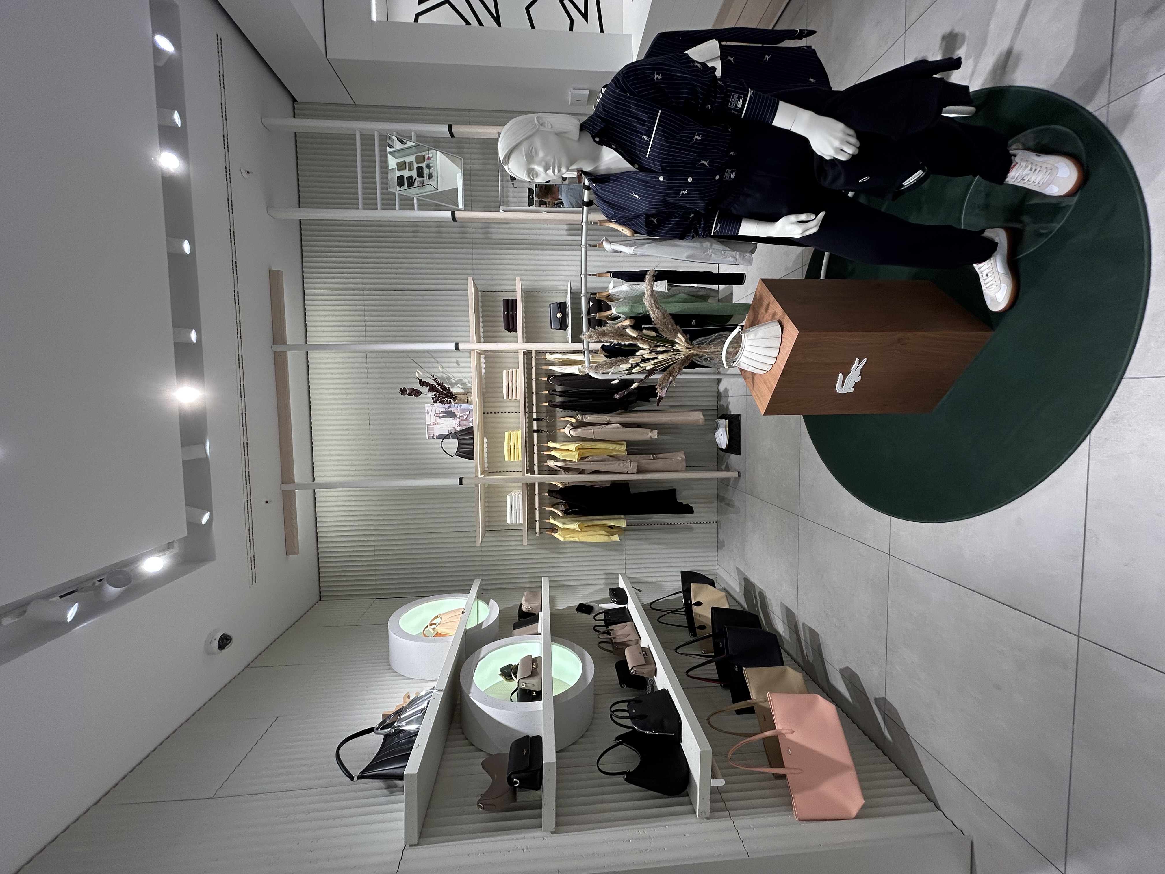 Lacoste Hamburg Überseequartier, Lacoste Hamburg Überseequartier in Hamburg