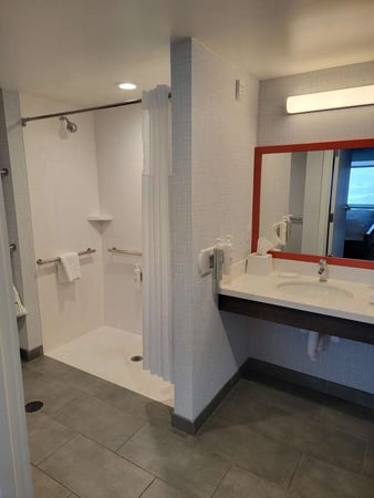 Images Hampton Inn & Suites Erie Bayfront