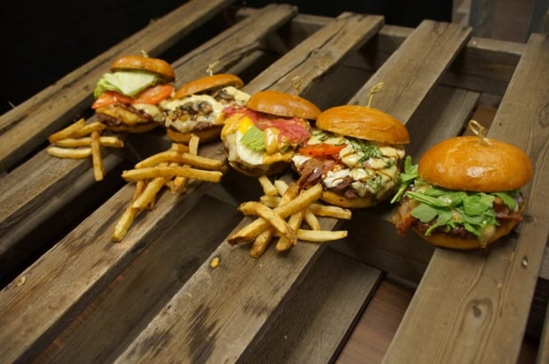 Images Aioli Gourmet Burgers - 32nd & Shea