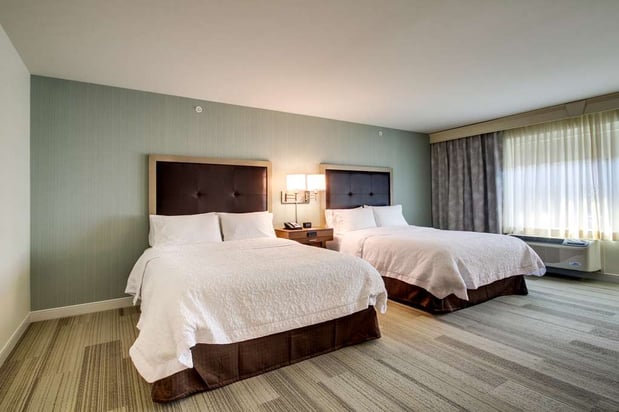 Images Hampton Inn & Suites Milwaukee West