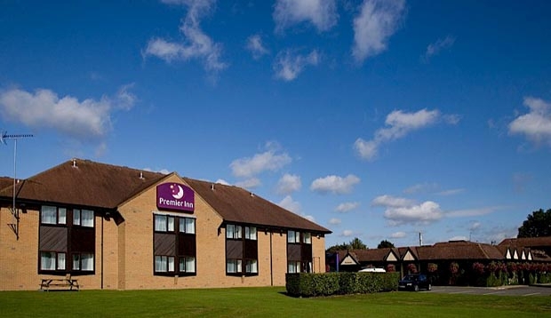 Premier Inn Northampton West Harpole - Hotels in Northampton NN7 4DD ...