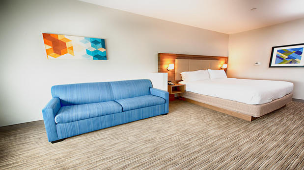 Images Holiday Inn Express & Suites Houston SW - Galleria Area by IHG