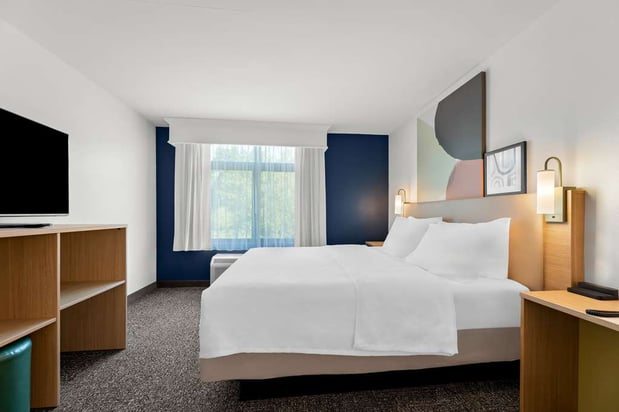 Images Spark by Hilton Tupelo