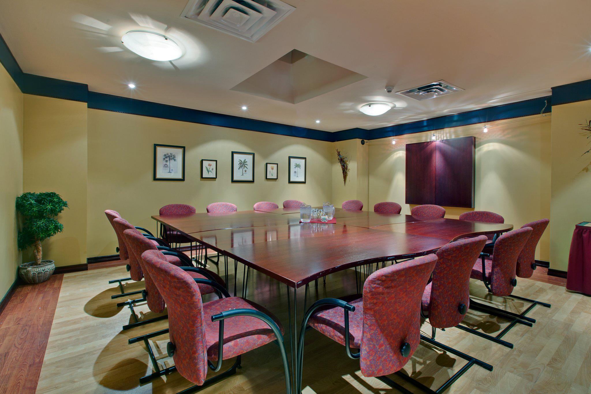 Images Holiday Inn Express & Suites Charlottetown, an IHG Hotel