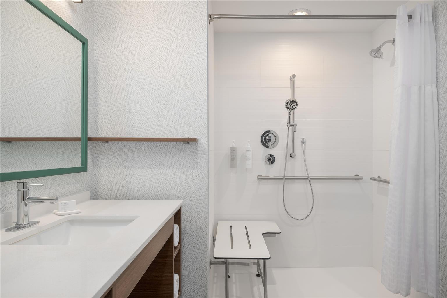 Guest room bath