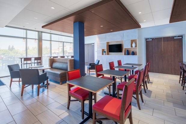Images Holiday Inn Express & Suites Chico by IHG