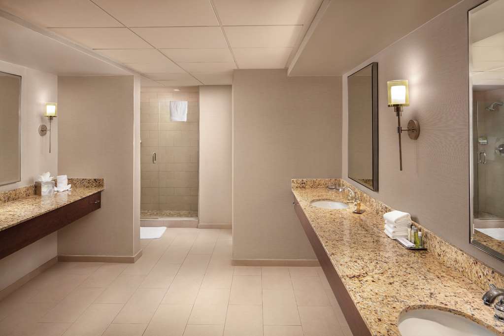 Guest room bath