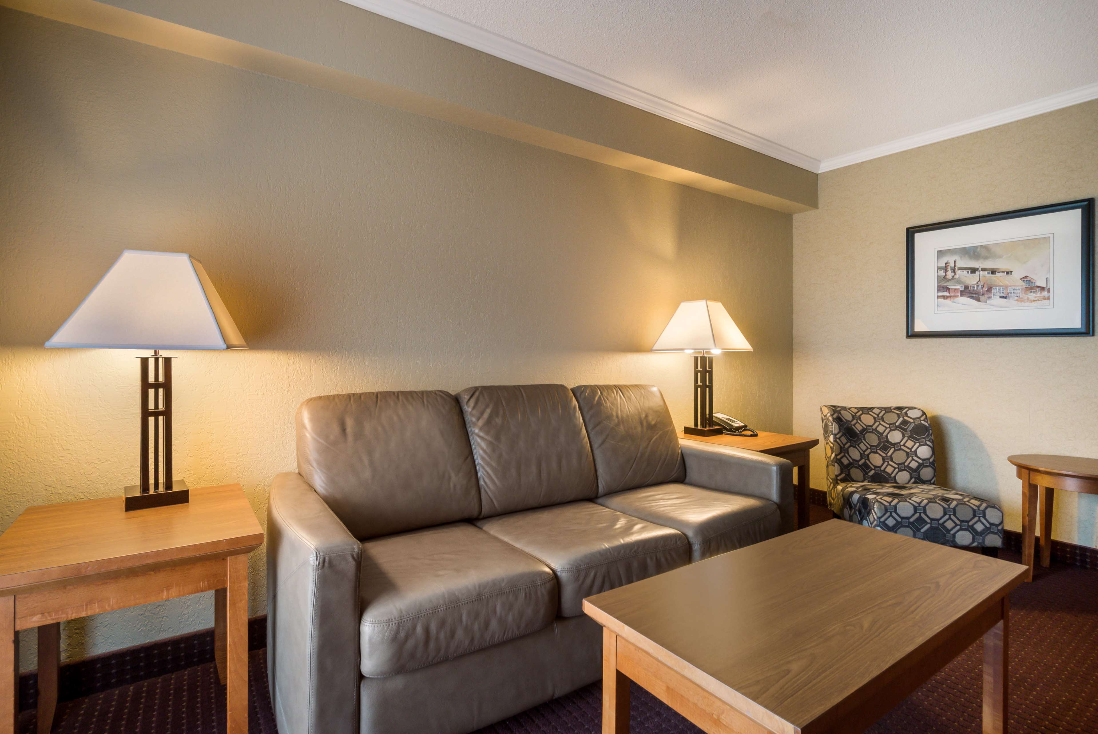 Double Suite Best Western Plus Norwester Hotel & Conference Centre Thunder Bay (807)473-9123