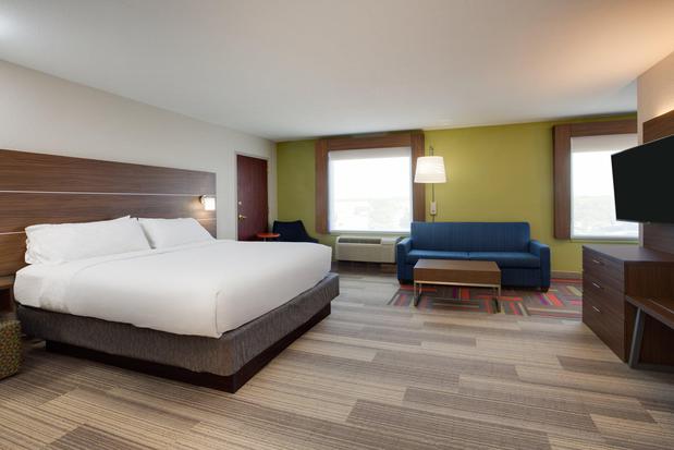 Images Holiday Inn Express & Suites Tampa-Fairgrounds-Casino, an IHG Hotel