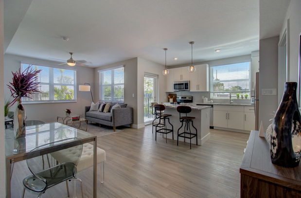 Images Everly Apartments