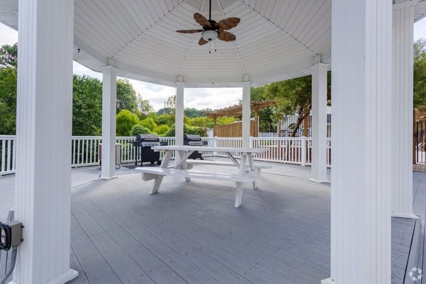 Images Lakeshore Crossing Apartment Homes