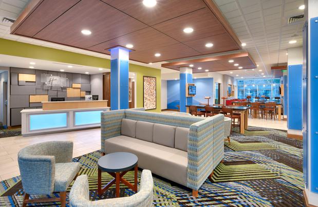 Images Holiday Inn Express & Suites Gainesville I-75 by IHG