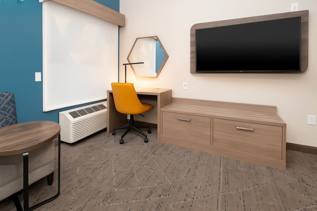 Images Holiday Inn Express & Suites Indianapolis - East by IHG