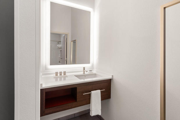 Images Holiday Inn & Suites Bothell by IHG