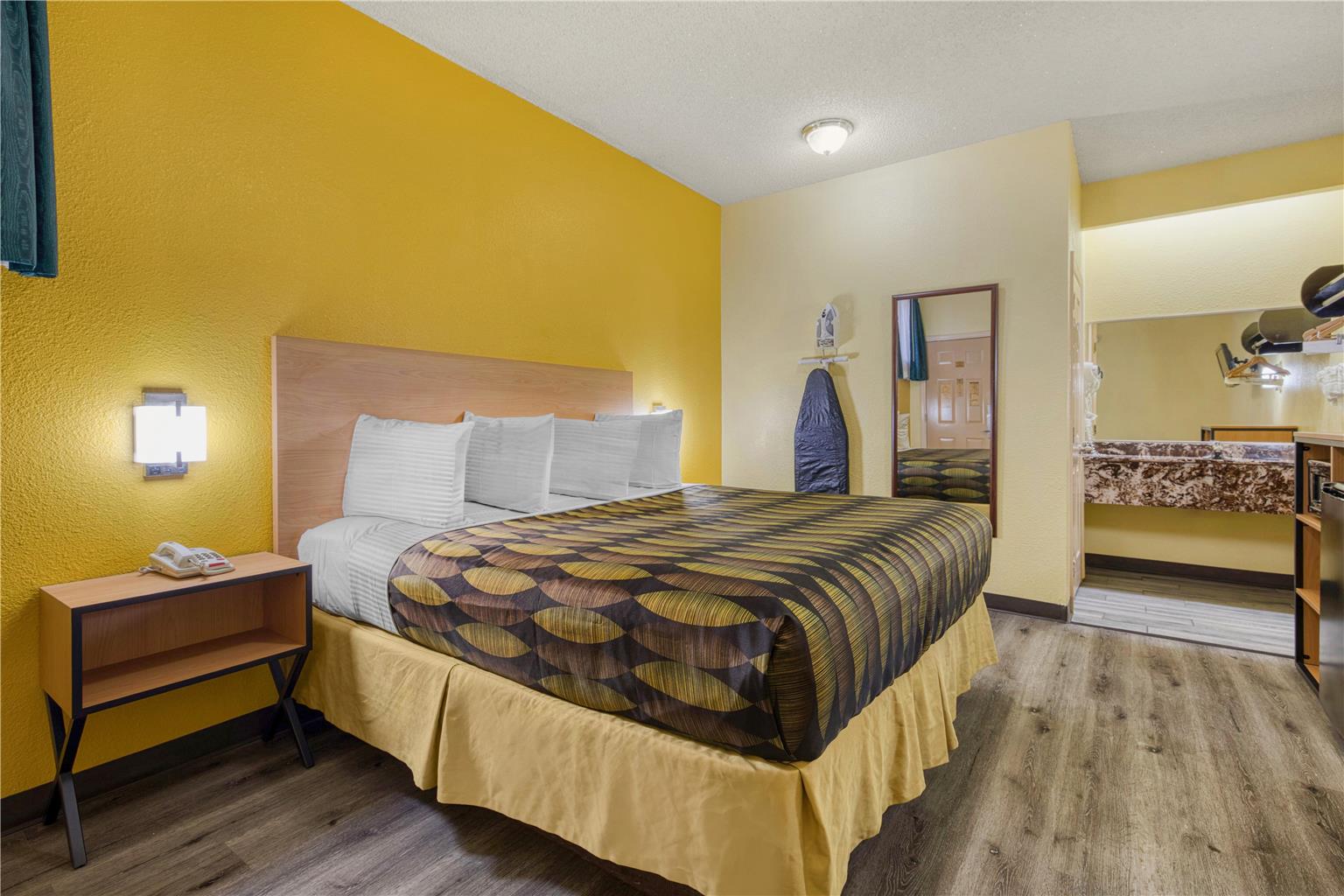 1 King Bed