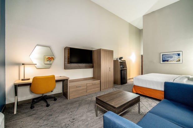 Images Holiday Inn Express & Suites Phoenix - Mesa West by IHG